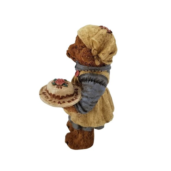 Vintage Gift Bear With Decorated Cake and Bouquet Of Flowers - Picture 4 of 7
